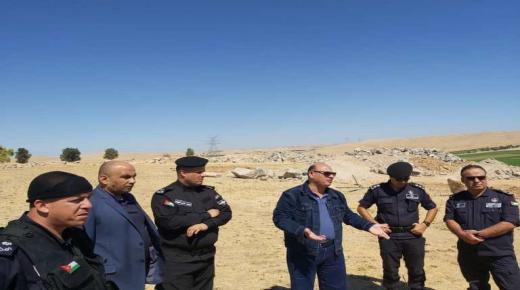 ضبط جرافات ولودر أثناء محاولة استخراج البازلت بطريقة مخالفة في الهاشمية