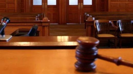 القضاة يوضح كيف تتم المحاكمة عن بعد للنزيل .. شاهد التفاصيل