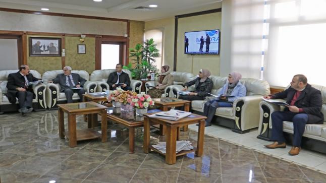 جامعة الزرقاء تدعم طلبتها الذين تقدموا بطلبات منح وتشغيل