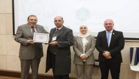 طلبة الصيدلة بجامعة البترا يعرضون مشاريع عن التداخلات الدوائية والأعشاب الطبية