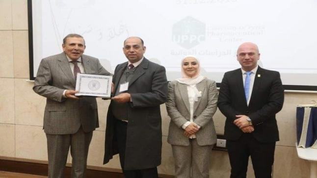 طلبة الصيدلة بجامعة البترا يعرضون مشاريع عن التداخلات الدوائية والأعشاب الطبية