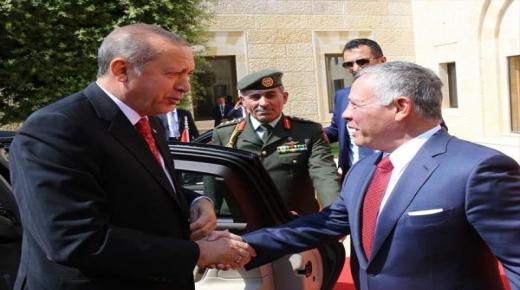 الملك واردوغان يتبادلان التهاني بعيد الفطر