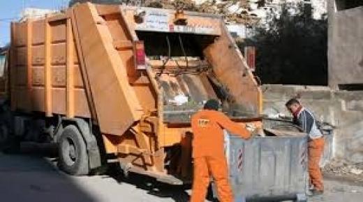 عاجل … اصابة سائق ضاغطة في بلدية الزرقاء بكسور جراء سقوط الجك على قدمه