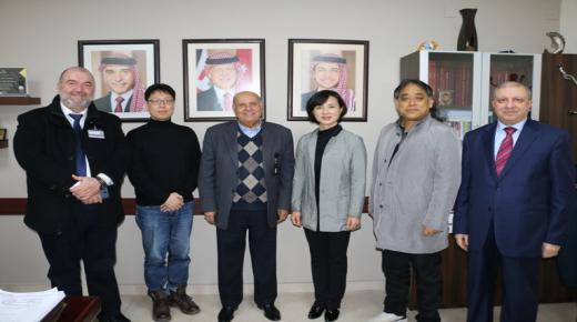 وفد أكاديمي من جامعة هانكوك الكورية يزور جامعة الشرق الأوسط