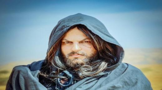 الفنان منذر خليل يهنئ الطواىف المسيحية باعياد الميلاد المجيد