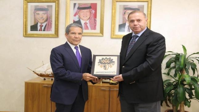 رئيس “عمان العربية” والسفير المكسيكي يبحثان التعاون الأكاديمي والبحثي