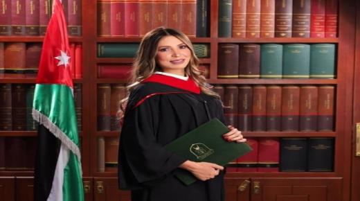 الصحفية أروى حسن السرحان .. مبرووك التخرج