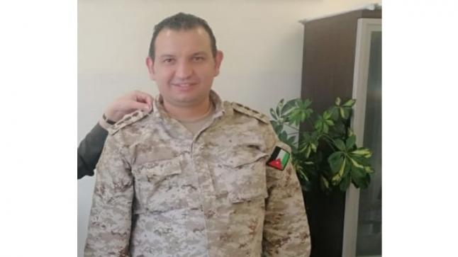 اللواء المتقاعد احمد الهزايمه يهنئ نجله النقيب الدكتور اشرف بمناسبة الترفيع