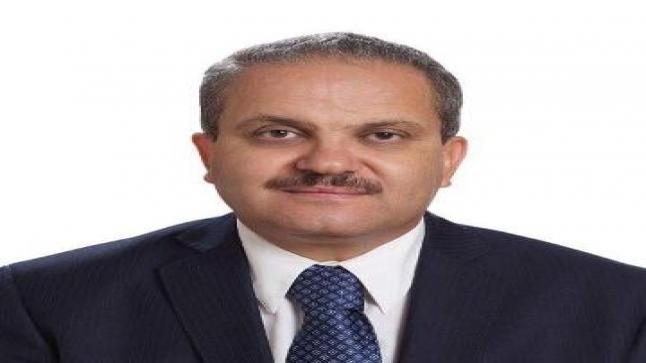 وزير أسبق يقاضي صحافيا اتهمه برفض الحجر والفرار من المطار