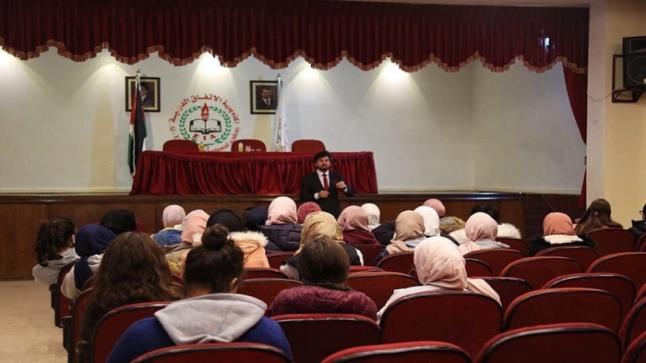 جامعة الزرقاء تشارك في ورشة لطلبة “التوجيهي”