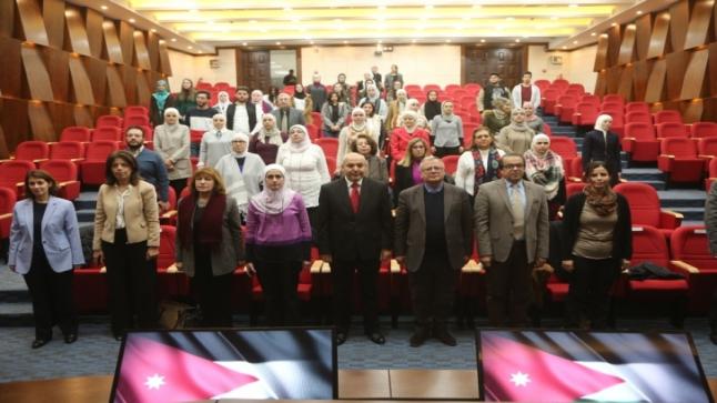 جامعة البترا تقيم معرضًا بالتعاون مع رابطة الفنانين التشكيليين