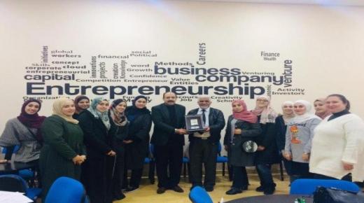 جامعة البترا تنظم ورشة الخط العربي