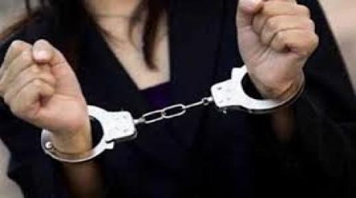 مدعي عام الزرقاء يوقف أم عقب انتشار فيديو لها وهي تقوم بصفع وضرب رضيعتها.