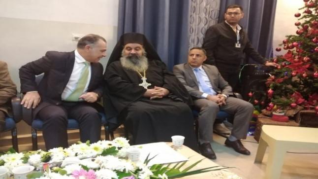 عجلون :وزير التخطيط يرعى احتفال اضاءة شجرة الميلاد