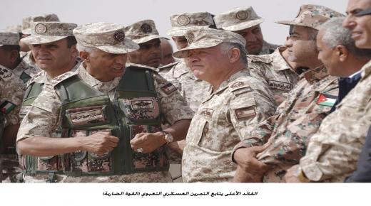القائد الأعلى يلتقي مجموعة من رفقاء السلاح المتقاعدين العسكريين