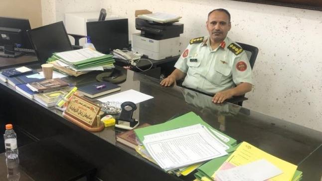 الدكتور محمد الزوايده يهنيء ابن عمه العقيد الدكتور القاضي العسكري سليمان الزوايدة