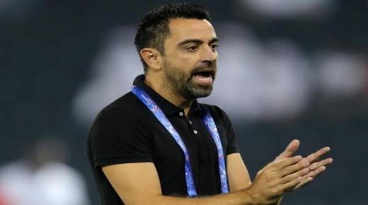 تشافي يحسم أمر تدريب برشلونة