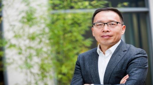 “الحكومة البريطانية تقرر السماح لشركة هواوي العمل على تطوير شبكات الجيل الخامس” مع الصورة.