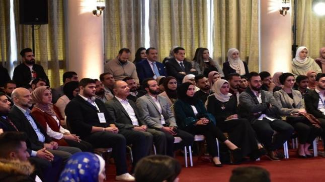 طلبة جامعة الزرقاء يصفون مشاركة رئيس الوزراء بالجلسة النقاشية بالخطوة المتقدمة