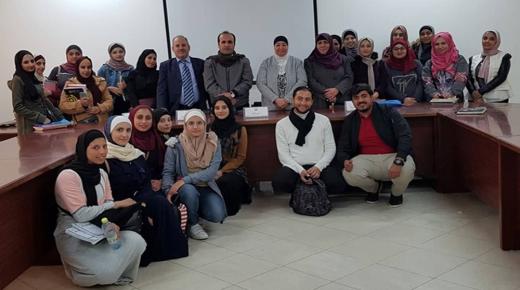 عميد كلية العلوم التربوية يلتقي الطلبة الجدد