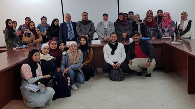 عميد كلية العلوم التربوية يلتقي الطلبة الجدد