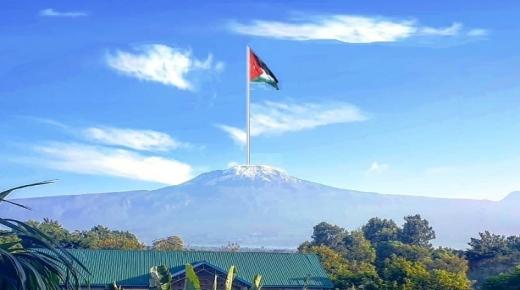 البدوي العالمي( فجر الزوايده ) يبدأ رحلته لرفع العلم الاردني على اعلى قمة جبل كليمنجارو في تنزانيا