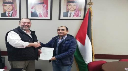 الشرق الأوسط” تكرم أحد طلبتها المبادرين