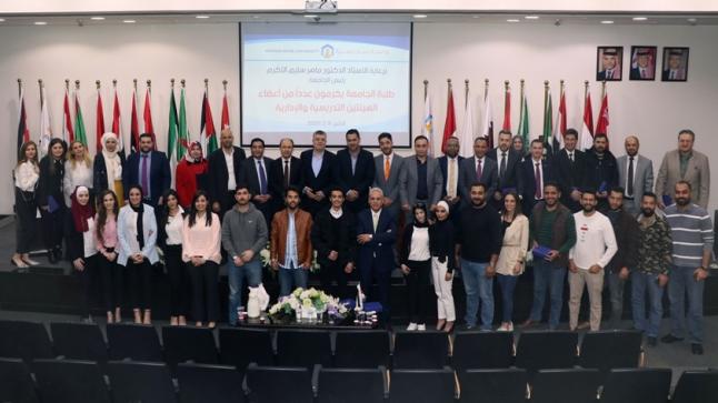 طلبة “عمان العربية” يكرمون أساتذتهم والادرايين