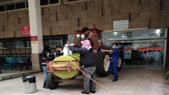 حملة تعقيم للمحيط الخارجي لمستشفى الجامعة الأردنية