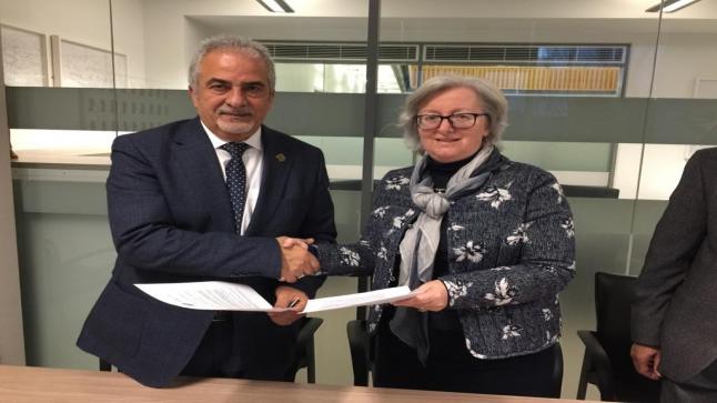 توقيع اتفاقية تعاون بين جامعة عمان الاهلية وجامعة الستر البريطانية