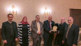 رئيس جامعة بدر المصرية يكرم رئيس مجلس إدارة شركة الزرقاء للتعليم والاستثمار