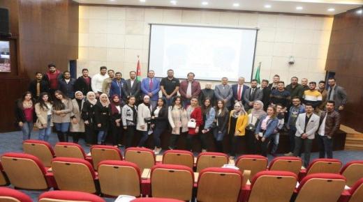 صيدلة جامعة البترا تنظم “يوم المعرفة والتطوير” – بالصور