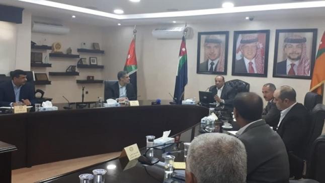 وزير الداخلية يرأس اجتماعا للتعريف باهمية الاشتراك بالضمان الاجتماعي