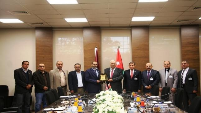 ” الشرق الأوسط” ونقابة المعلمين تتفقان على توسيع التعاون بينهما
