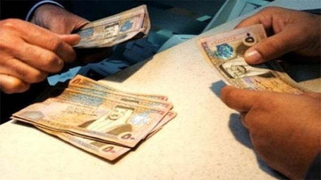 تسليم مستحقات عمال المياومة في مرافق المدن الصناعية الاردنية