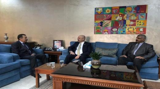 السفير العذاري يلتقي وزير التربية والتعليم الأردني لبحث التعاون المشترك بين البلدين