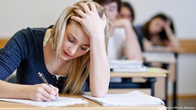 النائب خليل عطية يطالب الحكومة بالتراجع عن قرار التجسير في الجامعات الاردنية