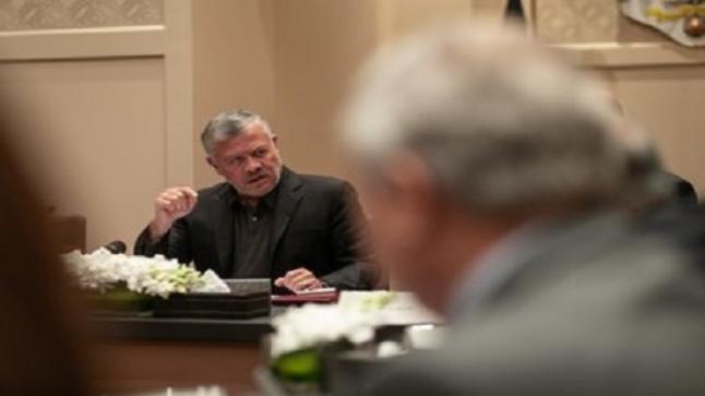 الملك يؤكد لشخصيات سياسية واقتصادية وأكاديمية وإعلامية” أهمية سيادة القانون وضرورة تطوير آليات مكافحة الفساد “