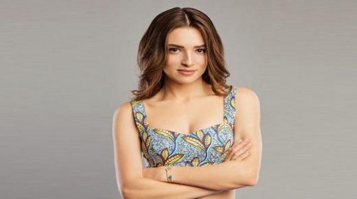 نجمة طائر العنقاء تغني لـ عاصي الحلاني -فيديو