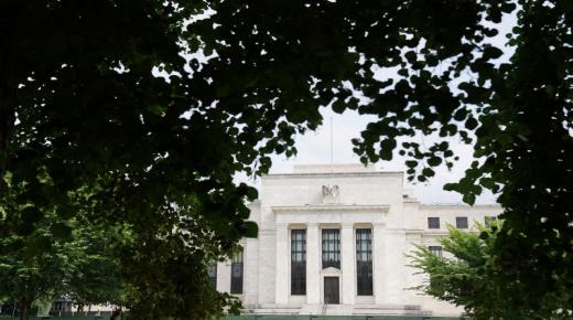 عاجل: أكبر البنوك الاستثمارية تتوقع مفاجأة ضخمة من الفيدرالي.. كيف يتأثر الدولار؟
