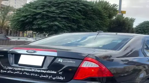  طبيب يقدم استشارات طبية.. أملا في الأجر والثواب
