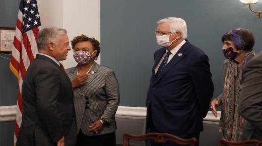 الملك يحذر من عواقب وخيمة