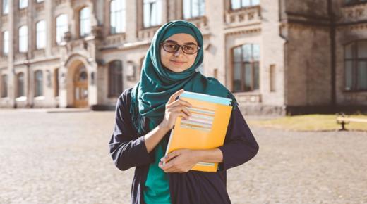 حصلت طالبة معجزة من الأردن على اعتراف طبي وطني لاكتشافه صيغة تنقذ ملايين الأشخاص في جميع أنحاء الأردن من آلام المفاصل.