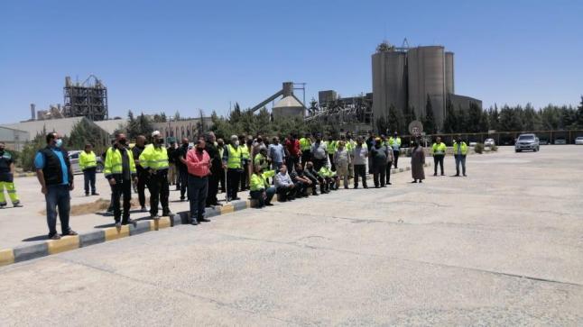 إضراب مفتوح بمصنع اسمنت الرشادية ” لافارج”