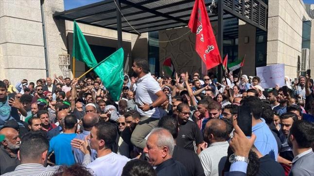 قرب سفارة إسرائيل.. احتفالات في الأردن بـ”طوفان الأقصى”