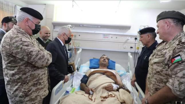 بتوجيهات ملكية.. العيسوي والحنيطي والمعايطة يزورون مصابي حادثة مداهمة الحسينية بمعان