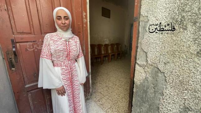 حنين.. ابنة سائق “التوك توك” تحصد المركز الأول في الثانوية العامة بفلسطين